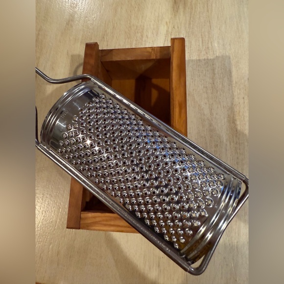 From Italy Inix Olivewood Cheese Grater/Shredder NWOT - Picture 3 of 3